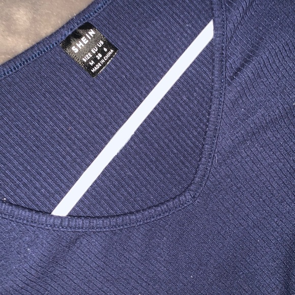 this short shirt is from shein - Picture 3 of 4